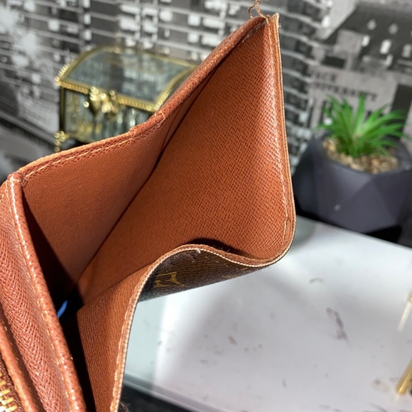 Authentic Louis Vuitton Monogram Bifold Zippy Wallet - Picture 11 of 16